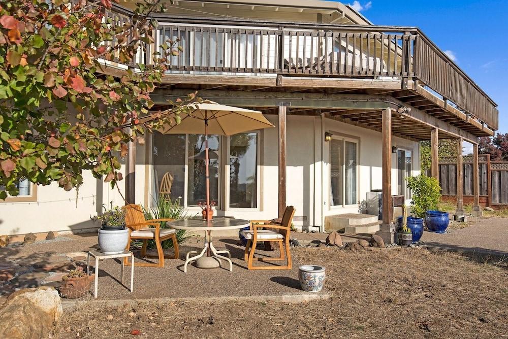 Sunny & Quiet Sheltered In Beautiful Aptos! 1 Bedroom Home by Redawning