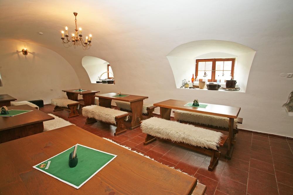 Zamek Jindrichovice Reception Hall
