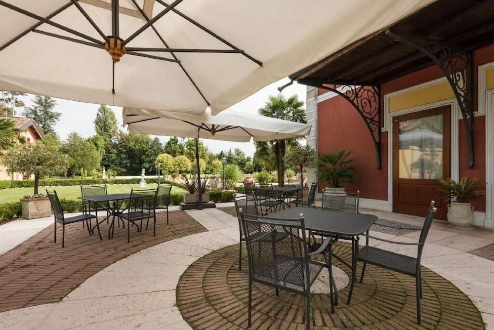 بارك هوتل فيلا فيسيني المنطقة الخارجية