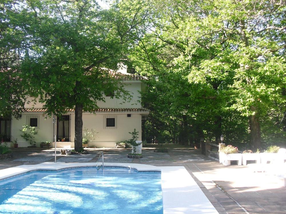 هويتل ريفيوجيو دي جوانار