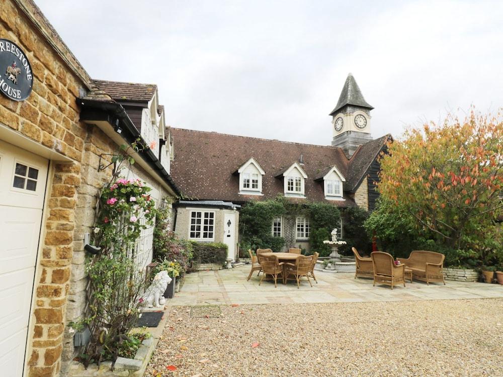 Freestone House Hotel Front