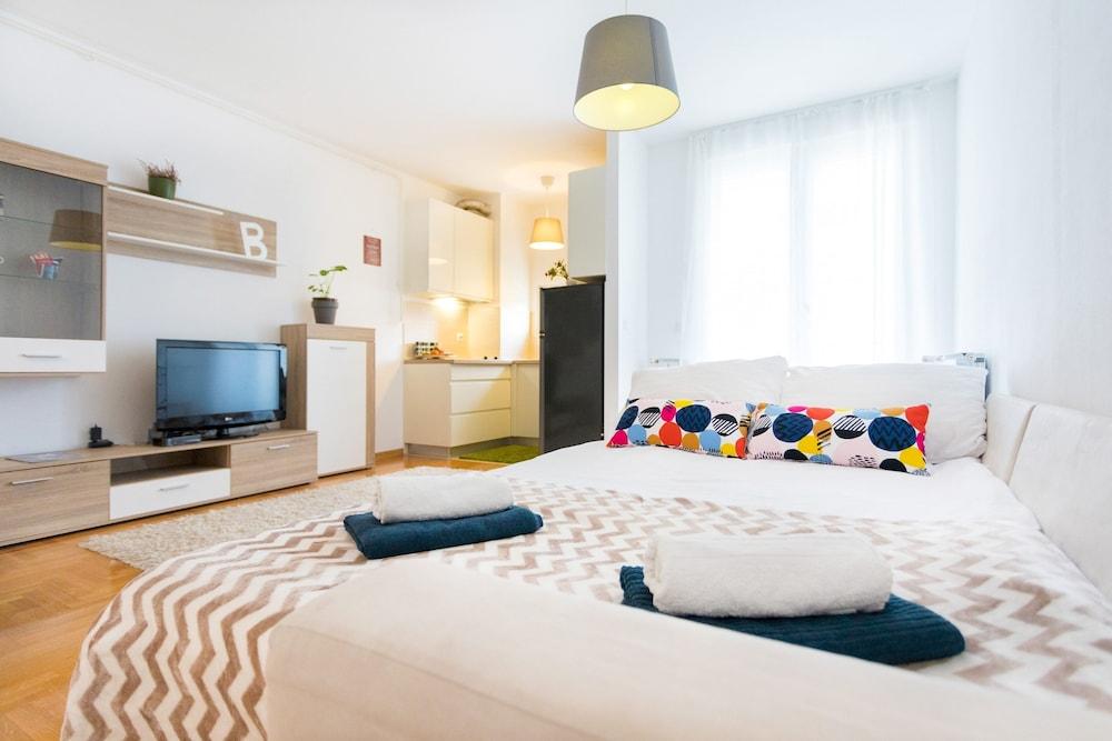 Cute and Sunny Studio in Zagreb With Balcony & Free Parking Featured Image