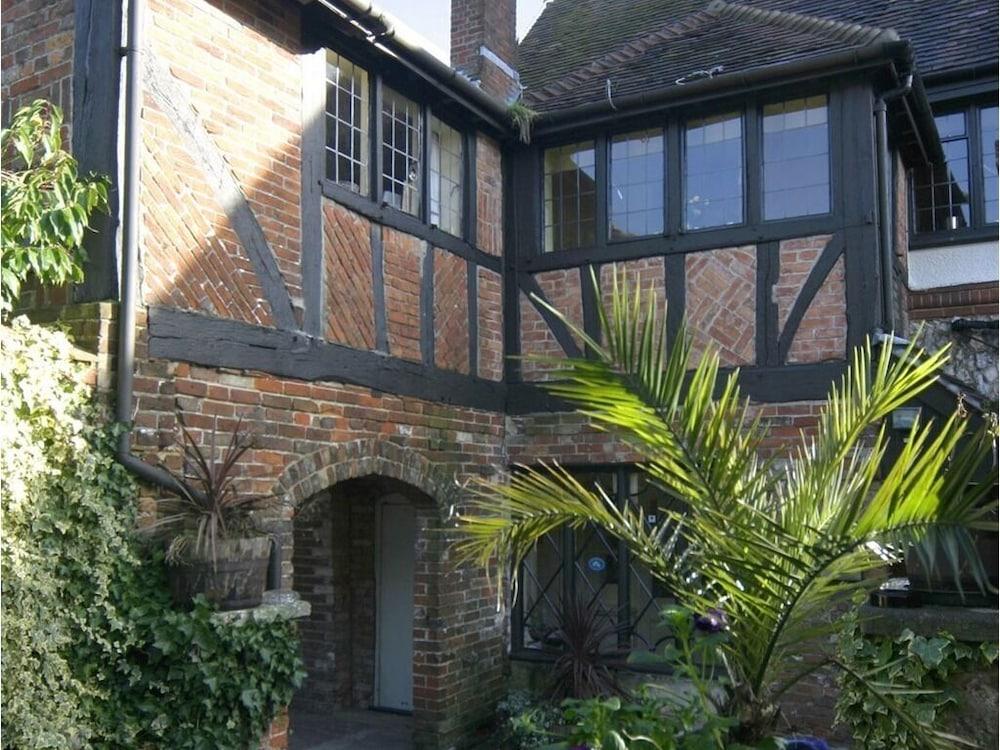 فيليدج هاوس كوتشينج إن المنطقة الخارجية