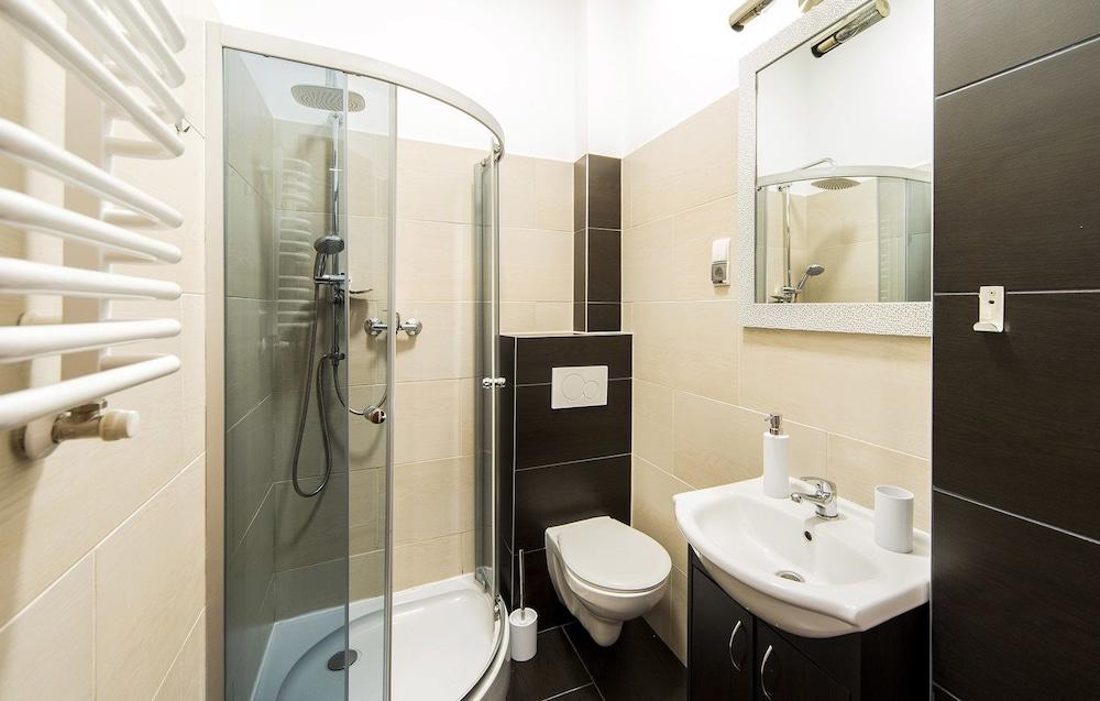 إفري سكاي فيلتشا 3 إيه حمام
