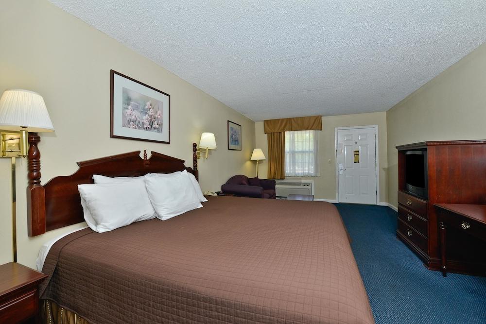 Americas Best Value Inn Hazlehurst, GA Room