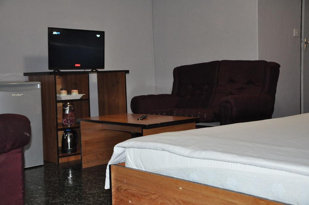 Chilambula Lodge Room