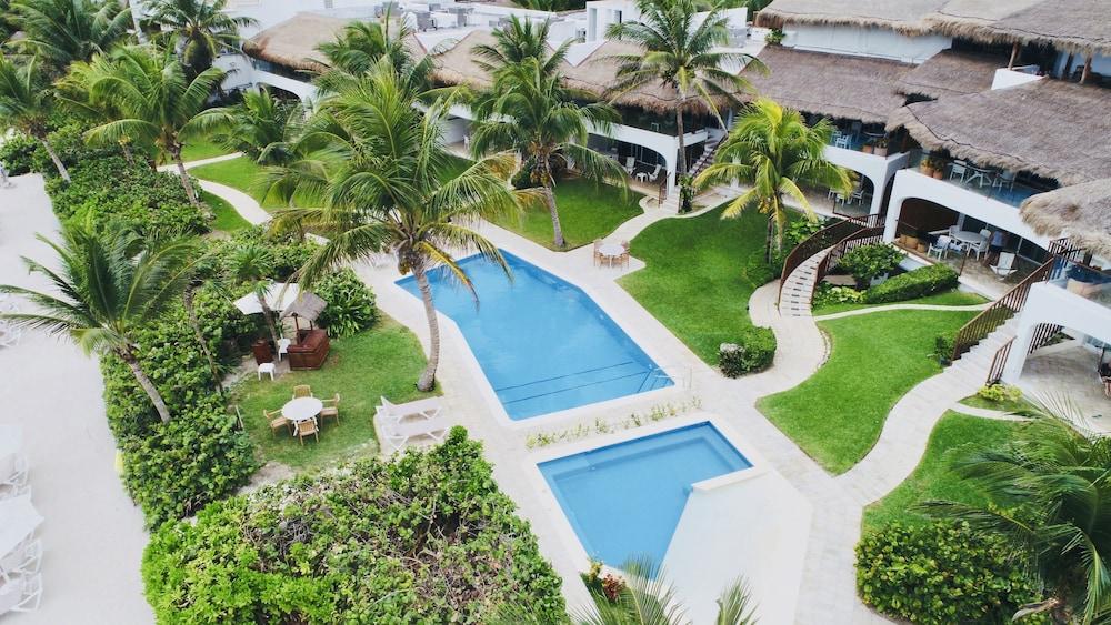 لاس فيلاز أكيومال 3 بي 12 باي سكاي رن زحليقة مائية