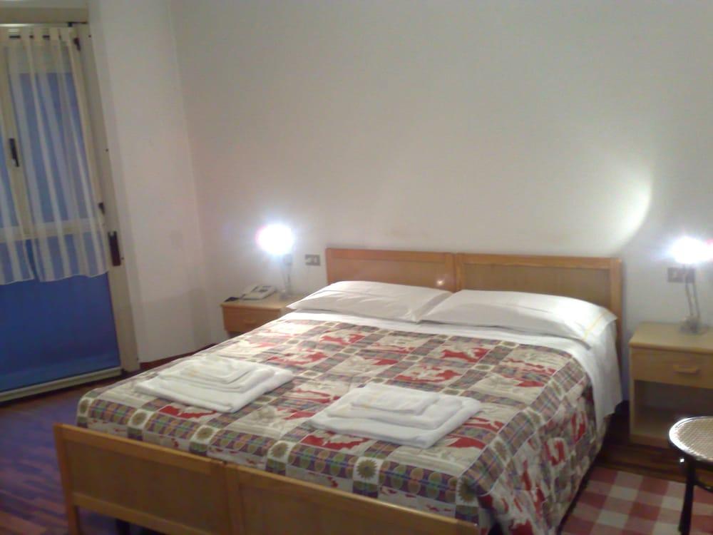 هوتل بيتينوم غرفة