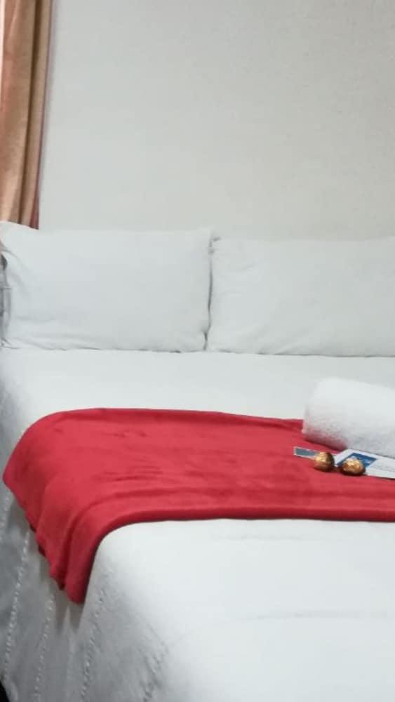 Quadj Guesthouse Room