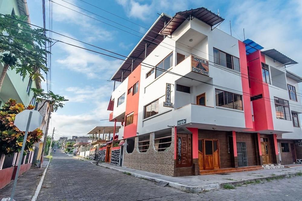 Hostal Tongo Reef Exterior