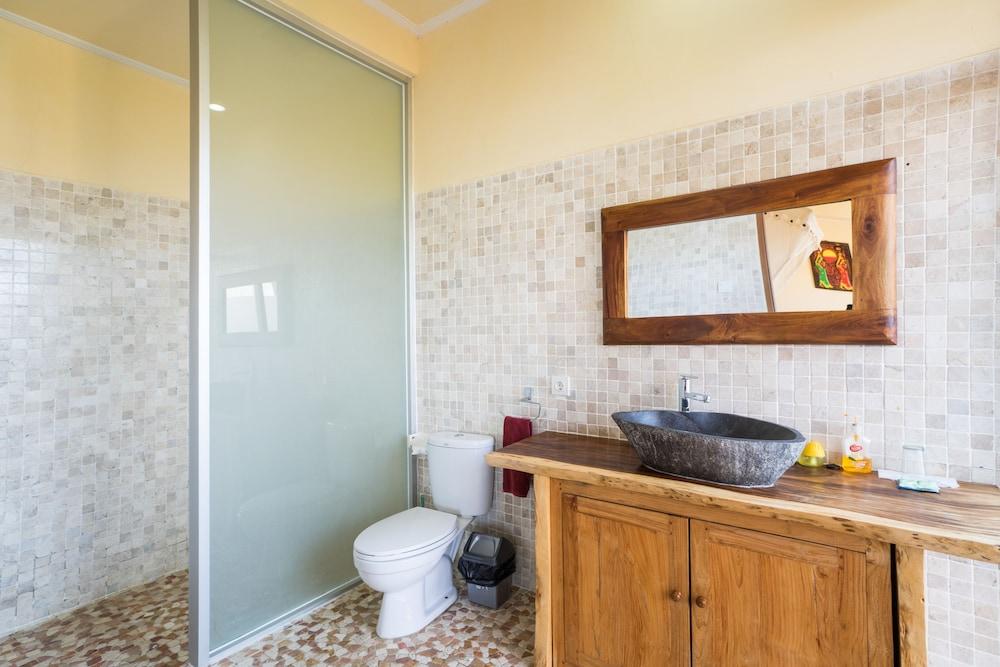 Soa Wonga House Bathroom