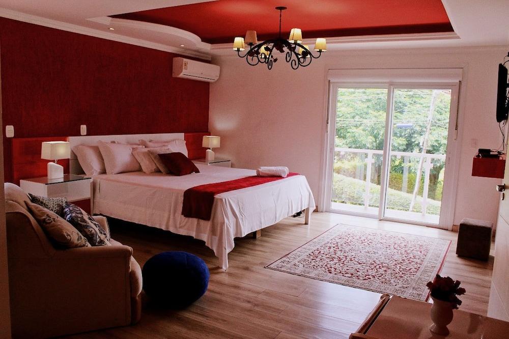 Amber 449 Room