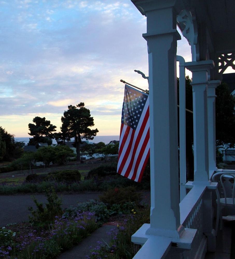 Joshua Grindle Inn Exterior