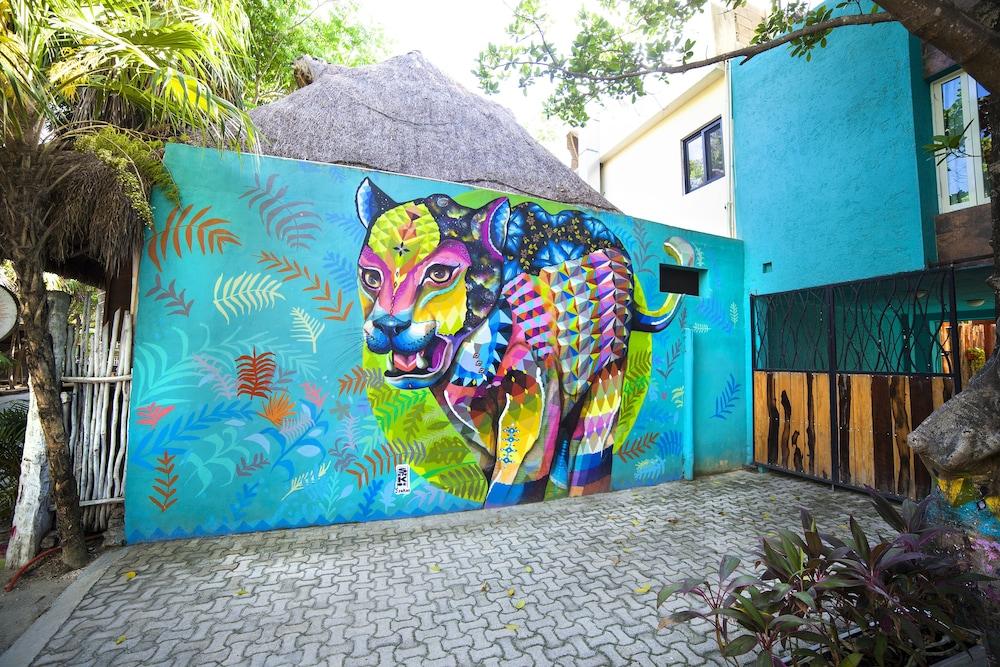 كينيزا بيتش هوتل الفندق من الداخل