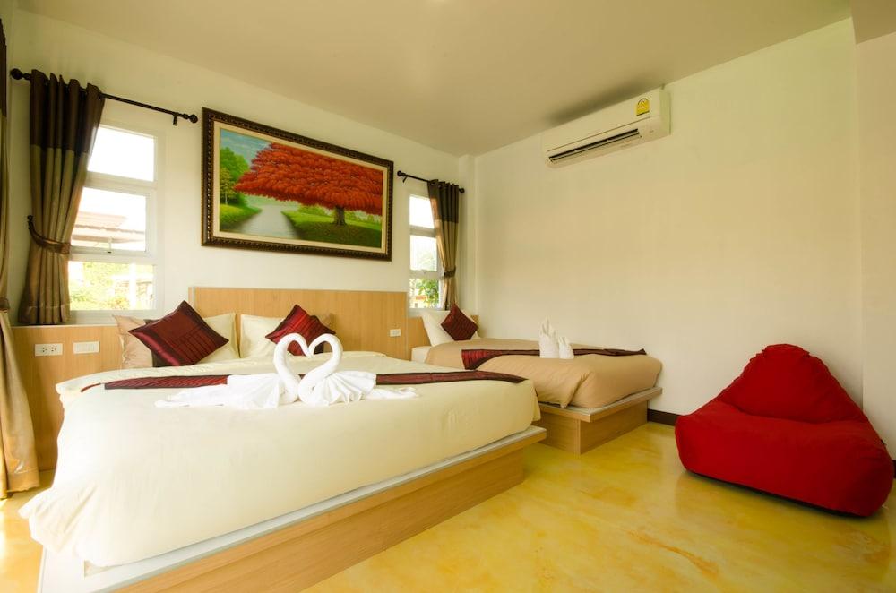 Pueanjai Resort and Restuarant Room