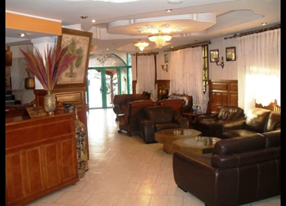 Houna El Ferdaous Lobby Sitting Area
