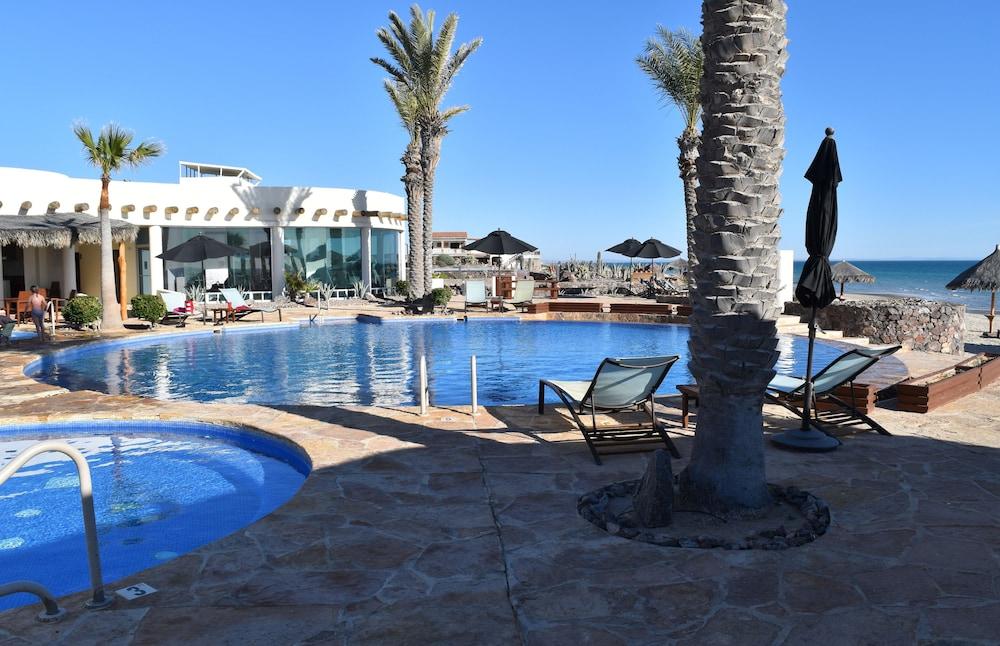 لونا بلانكا باي كيفويا حمام سباحة مكشوف