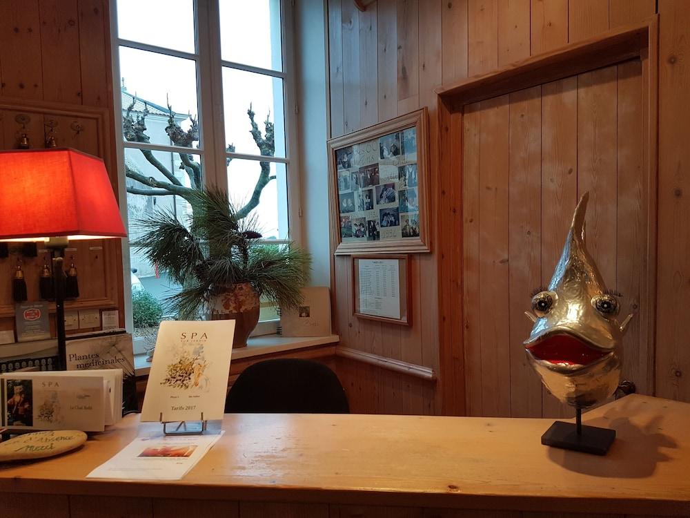 Hôtel Le Chat Botté Reception