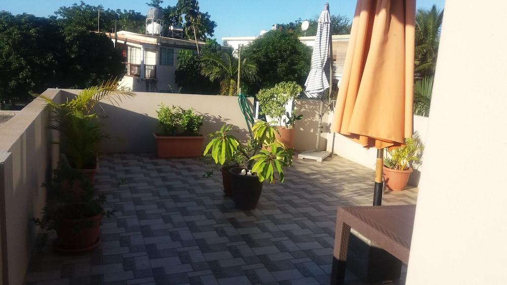 Sunny Private First Floor 1-br Beach Apartment With Spacious Balcony, Pool, Wifi Exterior