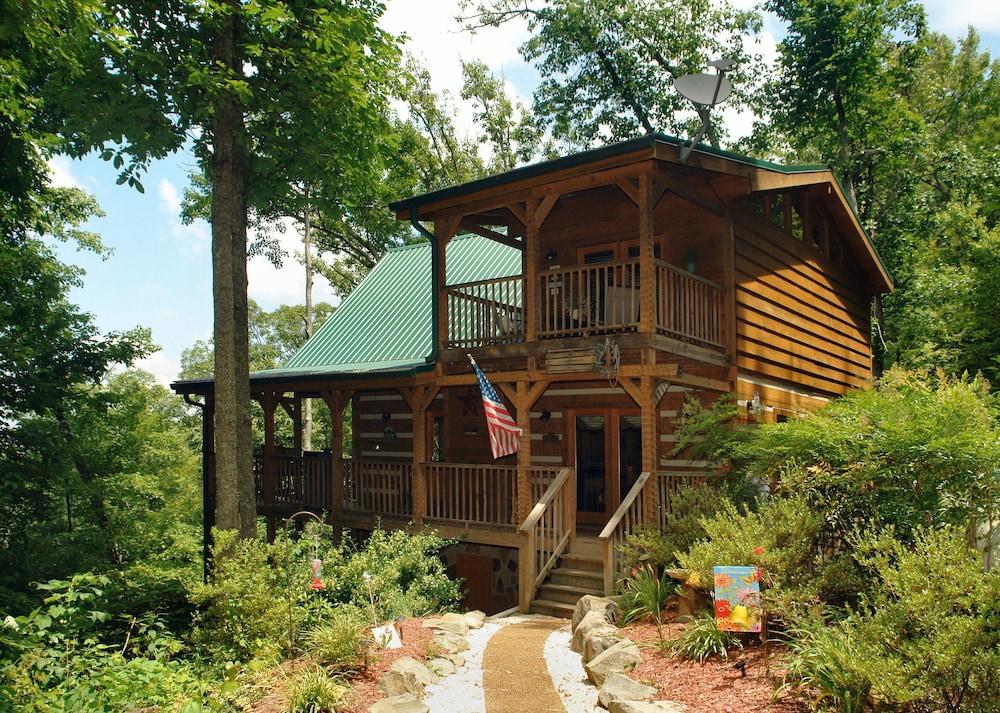 Serenity Creek 1 Bedroom Cabin by RedAwning