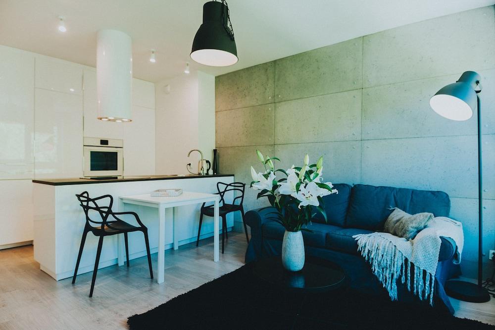 إيليت أبارتمنتس نيتشر آند ريسيس