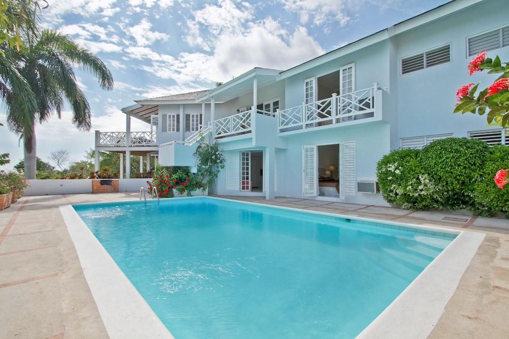 سيرينديبيتي، مونتيجو باي 5 بد روم