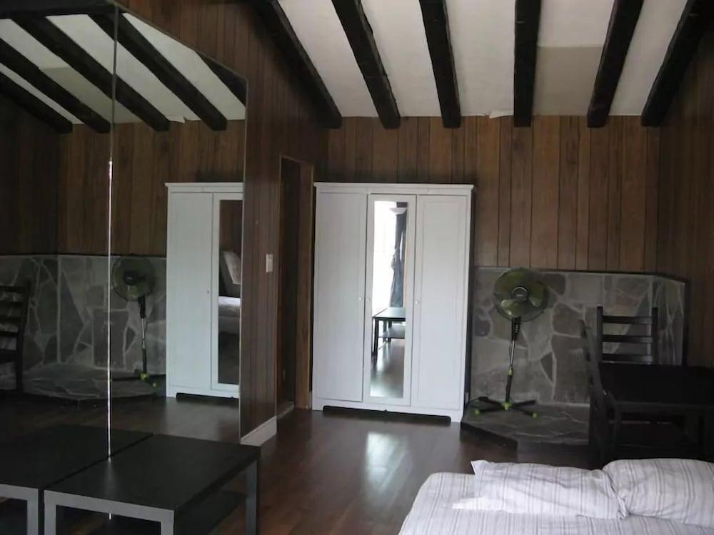 A1-Private up to 3 - Finch west subway Room