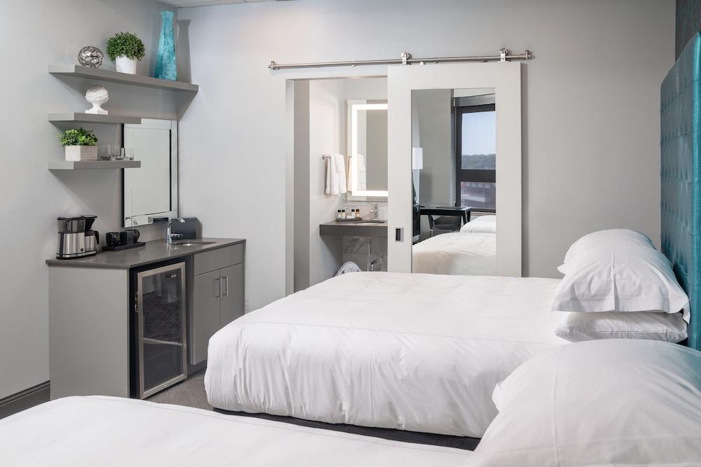 Hotel On Phillips Room