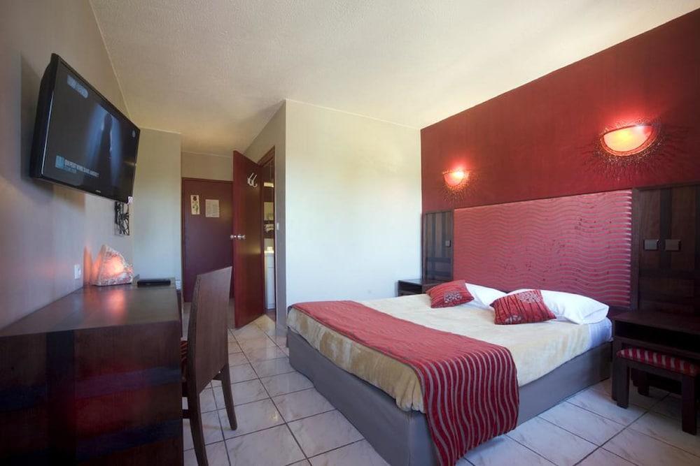 تروبيك هوتل