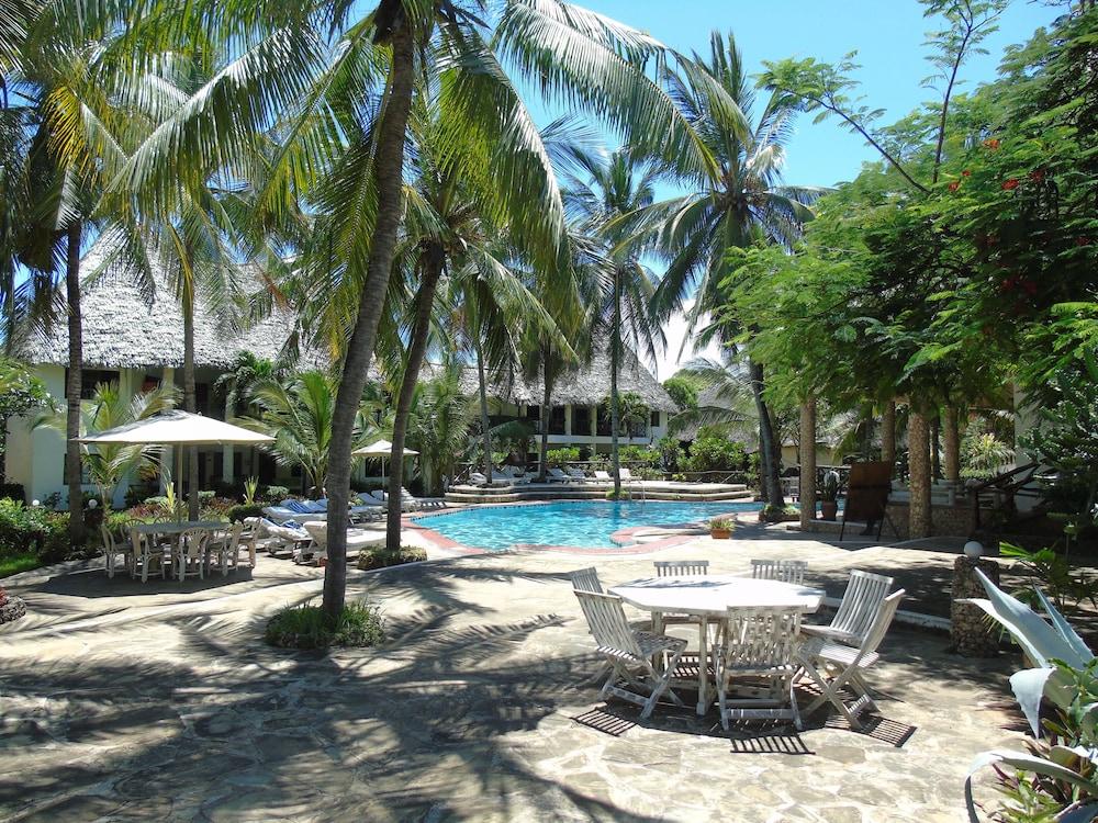 Aquarius Club International Resort