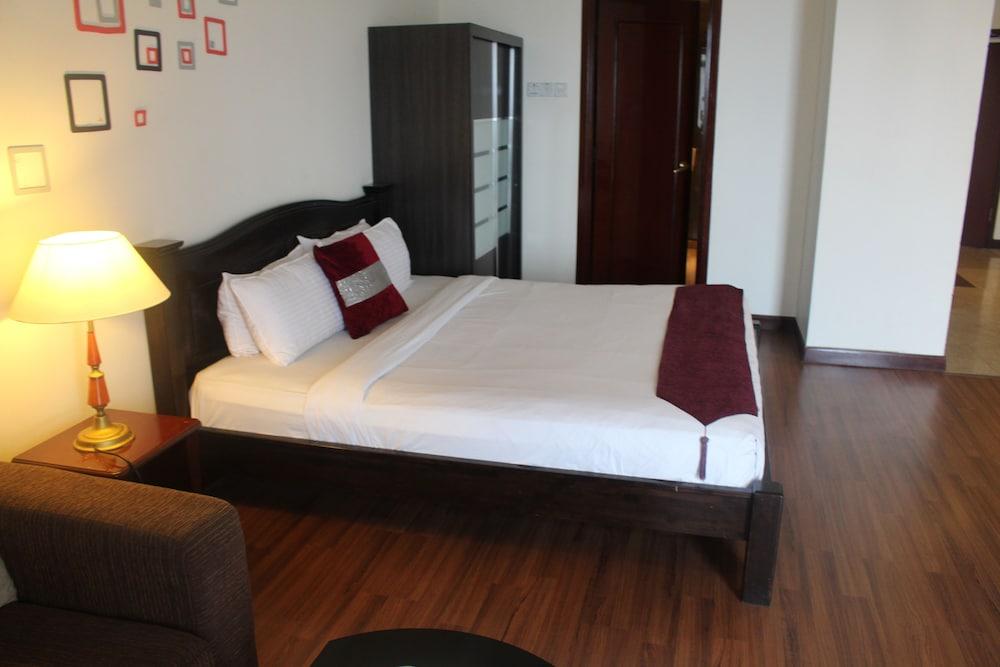 جراند سيرفيس سويت آت تايمز سكوير المنطقة المحيطة بالمنشأة