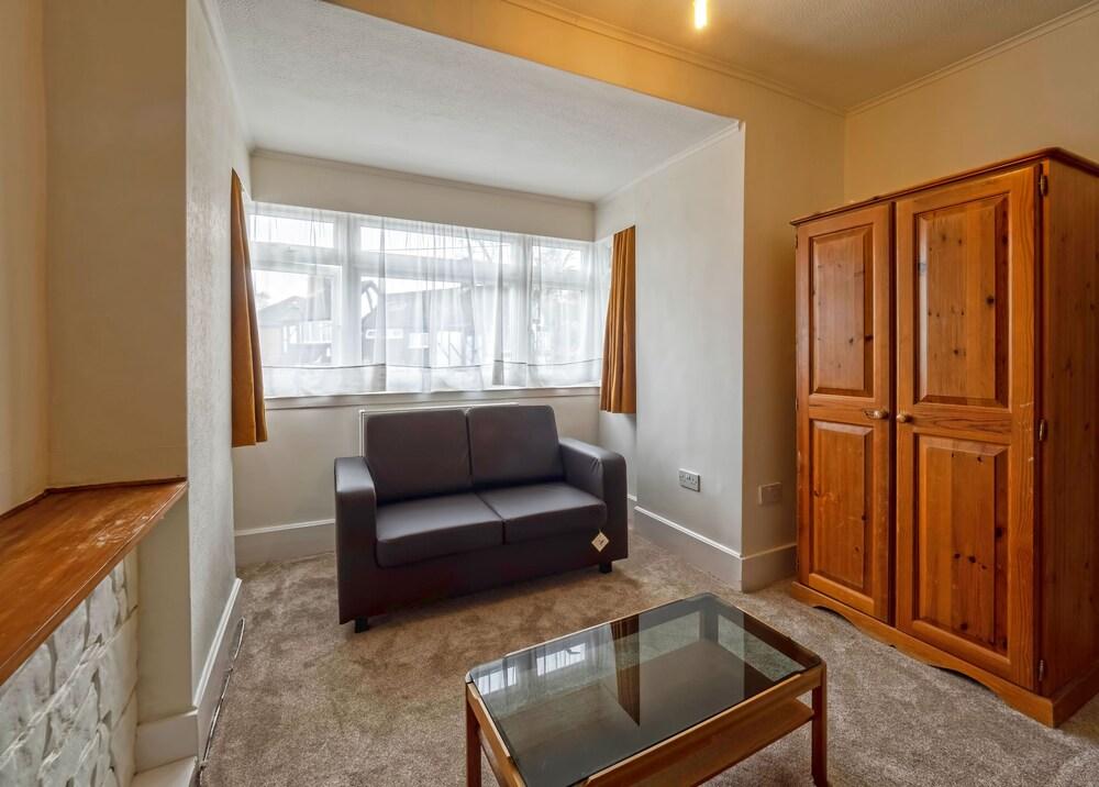 2 Bedroom Apt in Residential Locality Interior