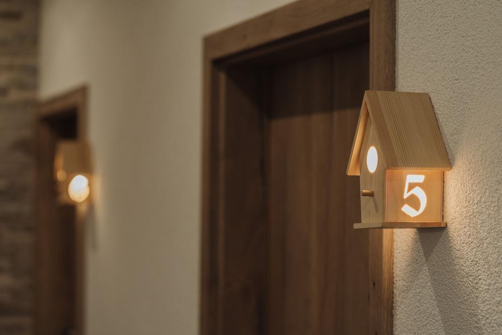 هوتل آند ريستورانت هسيشر هوف تفاصيل الفندق من الداخل