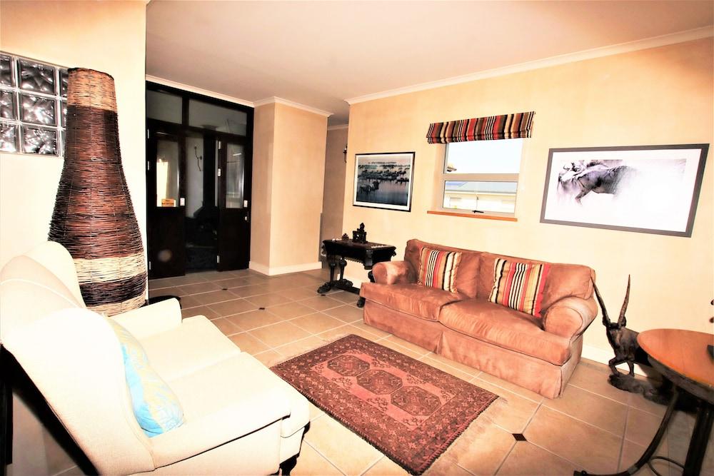 On the Cliff Guest House Lobby Lounge