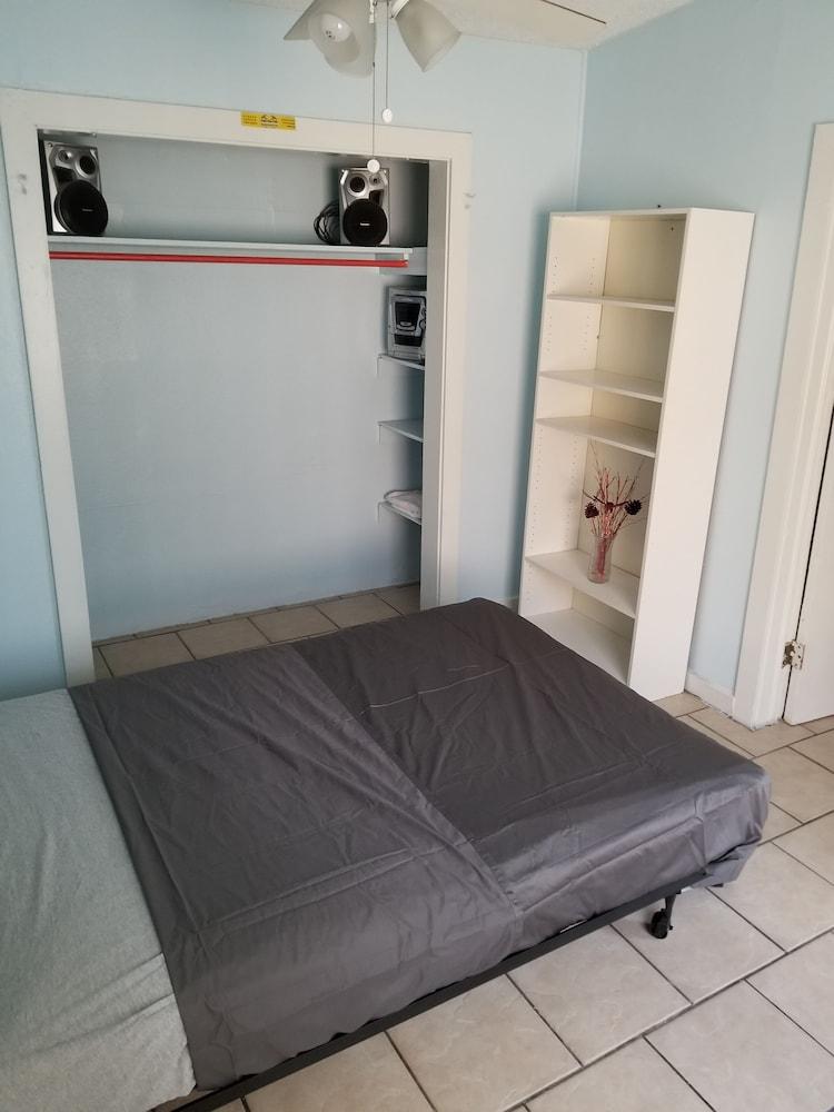 Suite Red Wolf Room
