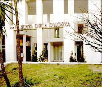 أوتل دوكا دأوستا