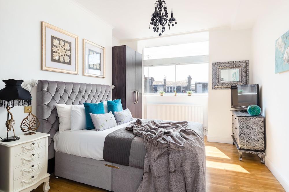Designer 2-bed 2-bath Behind Selfridges Featured Image