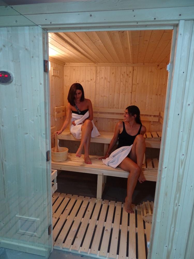 ميركيور أورانج سنتر ساونا