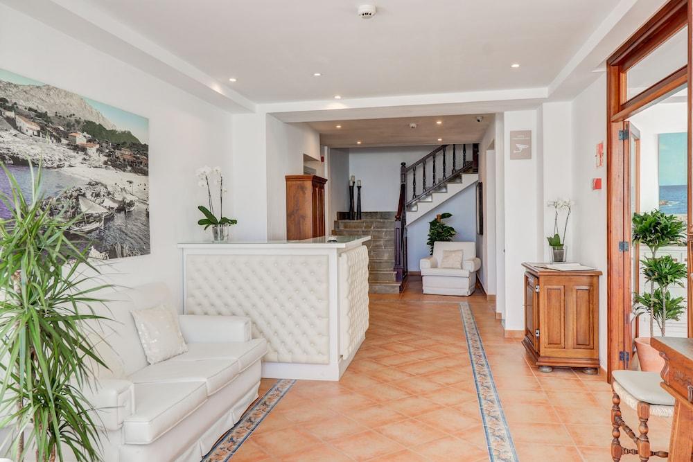 هوبوسا هوتل نيو منطقة الاستقبال