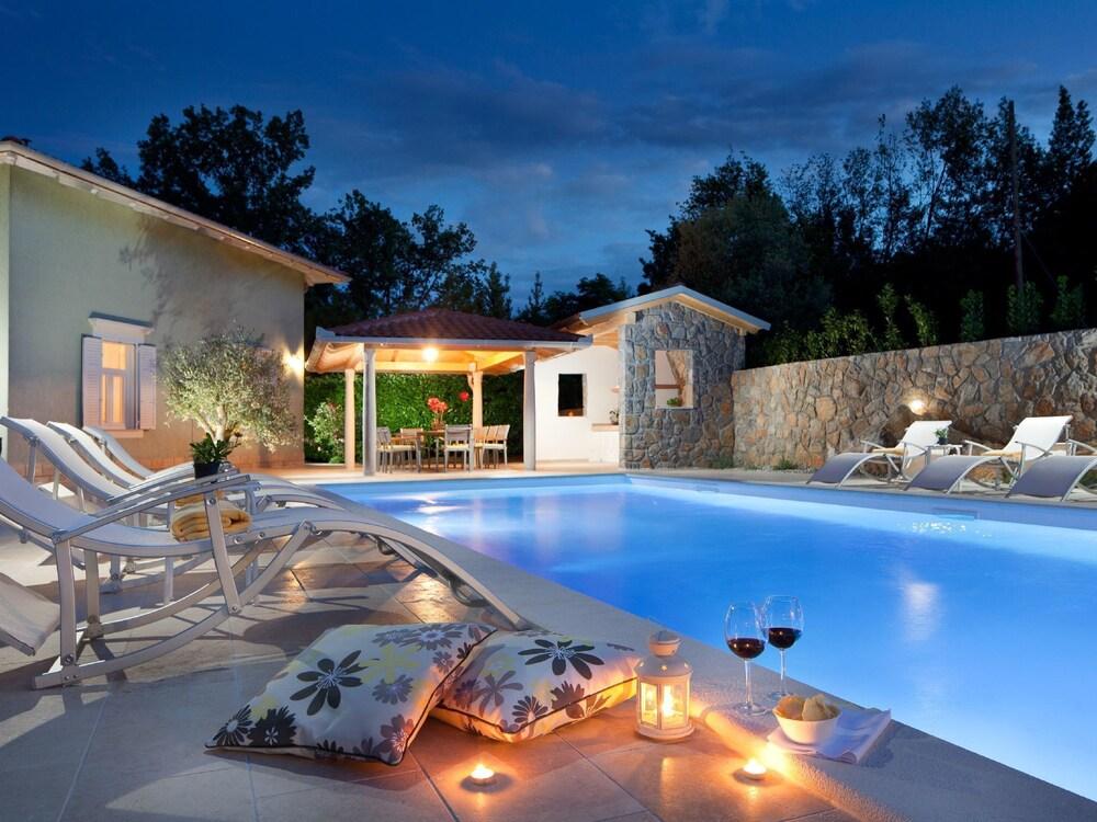 Peaceful Villa in Lovran With Swimming Pool Waterslide