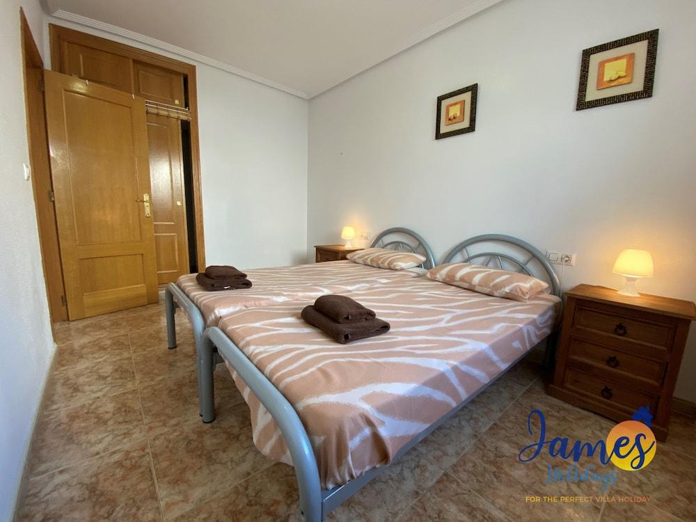 La Cinuelica R3 1st flr apt Overlooking Pool L149 Room