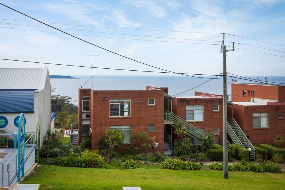 Whalevue Exterior