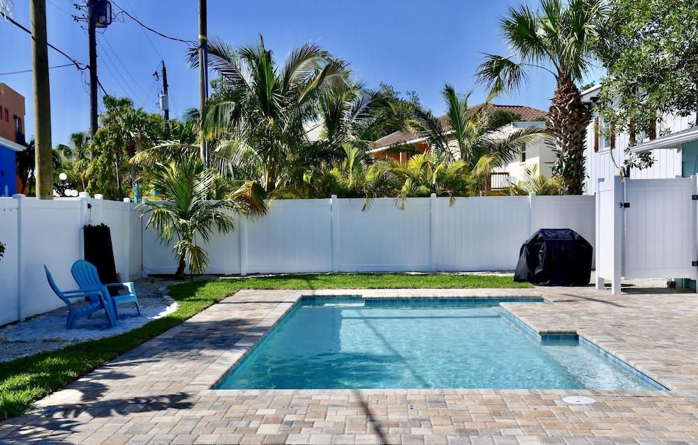 رادز كوزي كوتيدج أون كانال حمام سباحة مكشوف