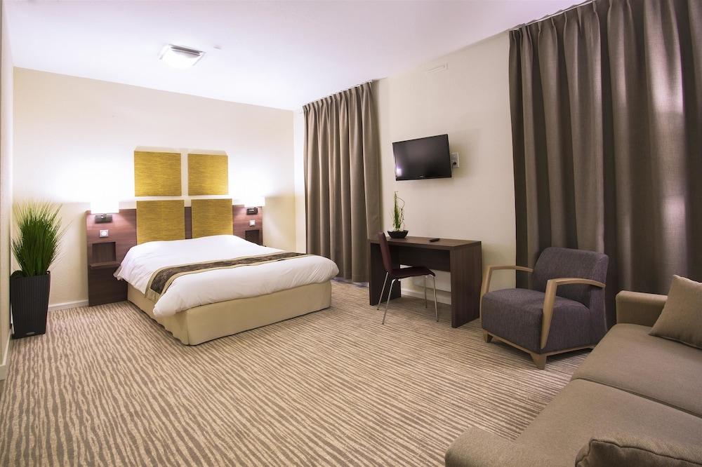 كيرياد تشامبيري سنتر - كوريال غرفة