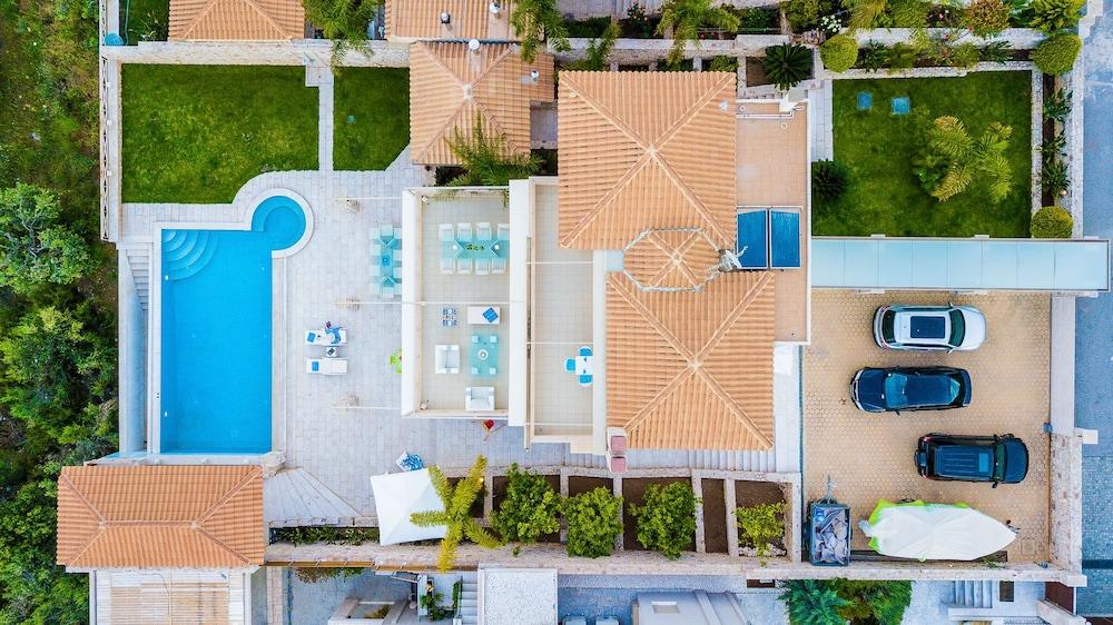 Villa with Striking views over the infinity Pool Aerial View