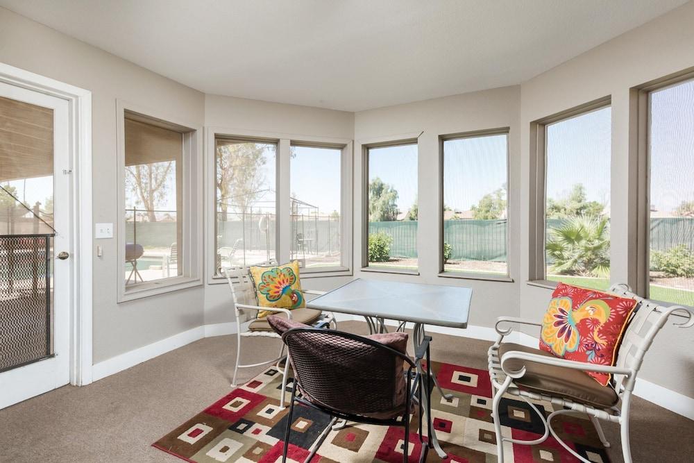 The Diamond - Private Pool / Pet Friendly / 4BD Near Arena Interior