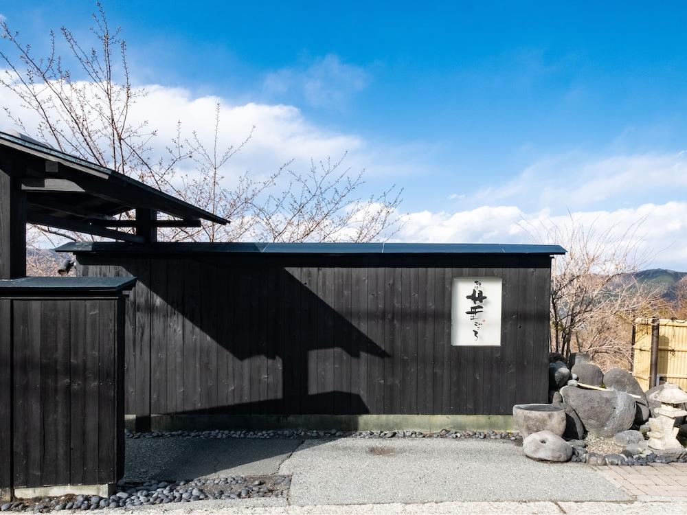 ناغومي نو يادو هاناغوكورو المنطقة الخارجية