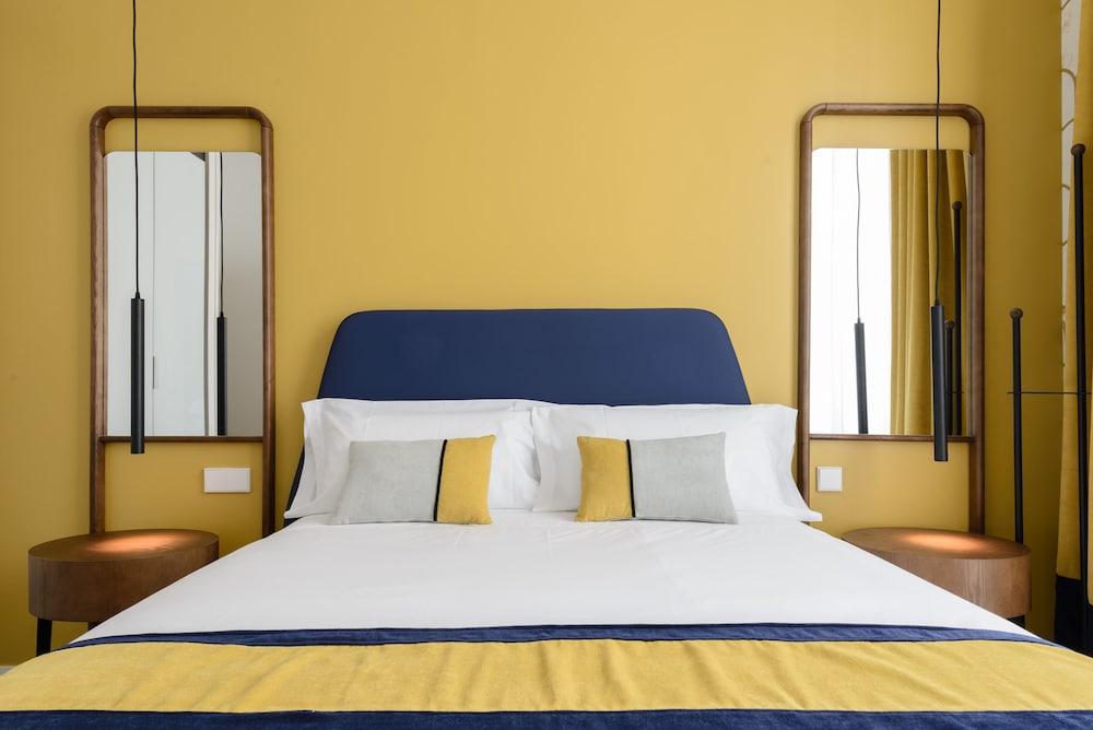 SmartRental Collection Gran Via Centric Room