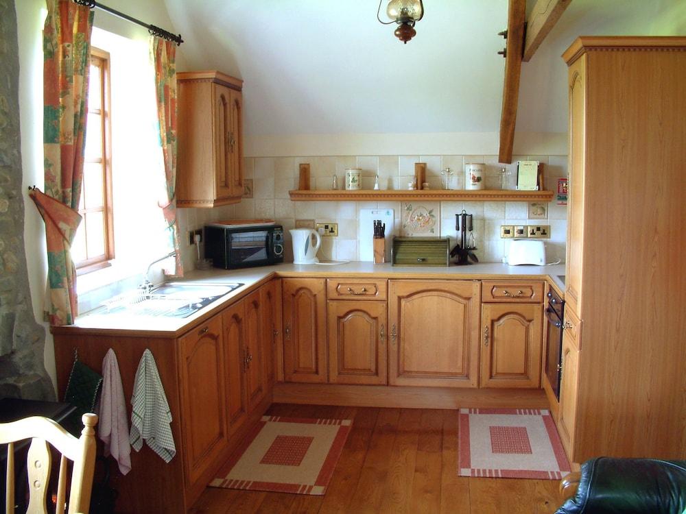 بيوتيفول أبارتمنت ويذ هوت توب سورونديد باي نيتشر أوف ياندوفيري