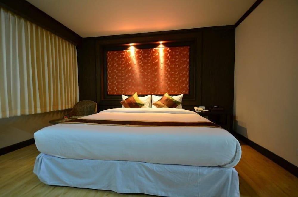 Piyaporn Pavilion Room